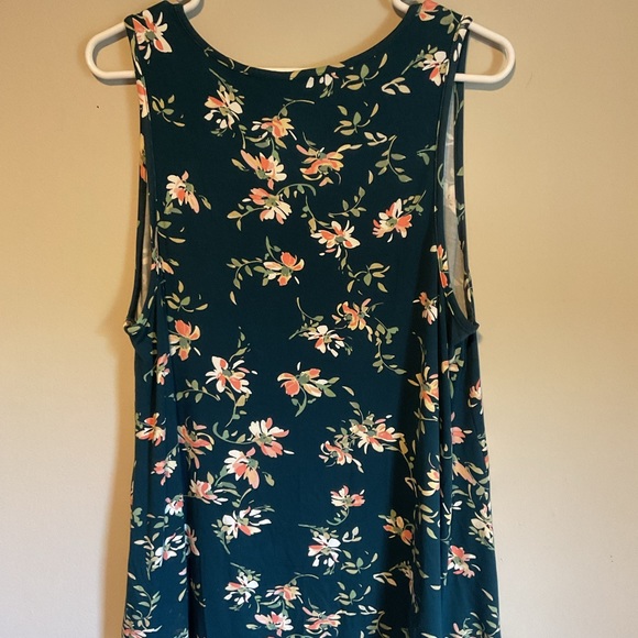 Torrid, super soft blouse, tank top, size 1 Tunic green with floral design - Picture 3 of 3